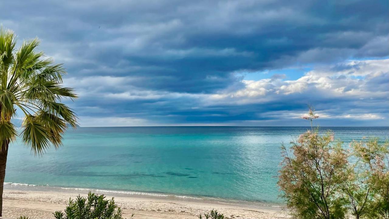 Villa By The Beach Sant'Andrea  Εξωτερικό φωτογραφία