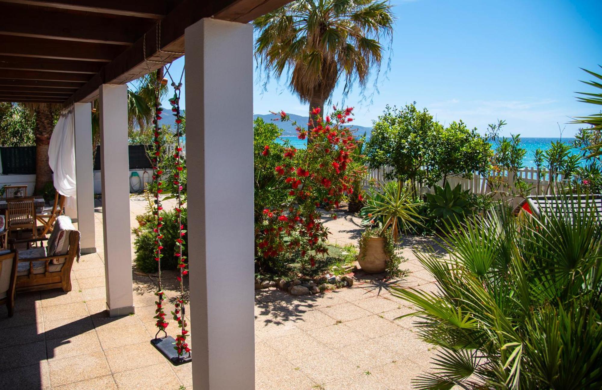 Villa By The Beach Sant'Andrea  Εξωτερικό φωτογραφία